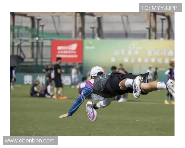 武汉飞盘队在城市马拉松积分榜上以61分领先其他队伍展现强劲实力